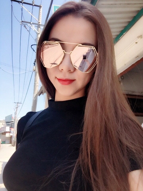 Mắt kính kim cương hồng