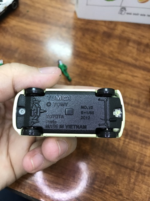 Xe mô hình ô tô chính hãng tomica toyota ports 2012 no.12