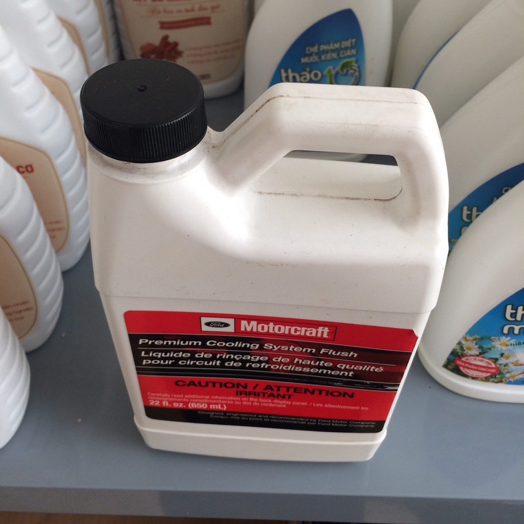 Phụ gia vệ sinh súc rửa két nước làm mát xe ô tô Premium Cooling System Flush 650ml
