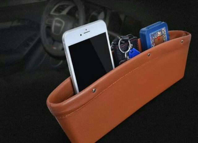 Khay da để đồ cài khe ghế ô tô tiện dụng
