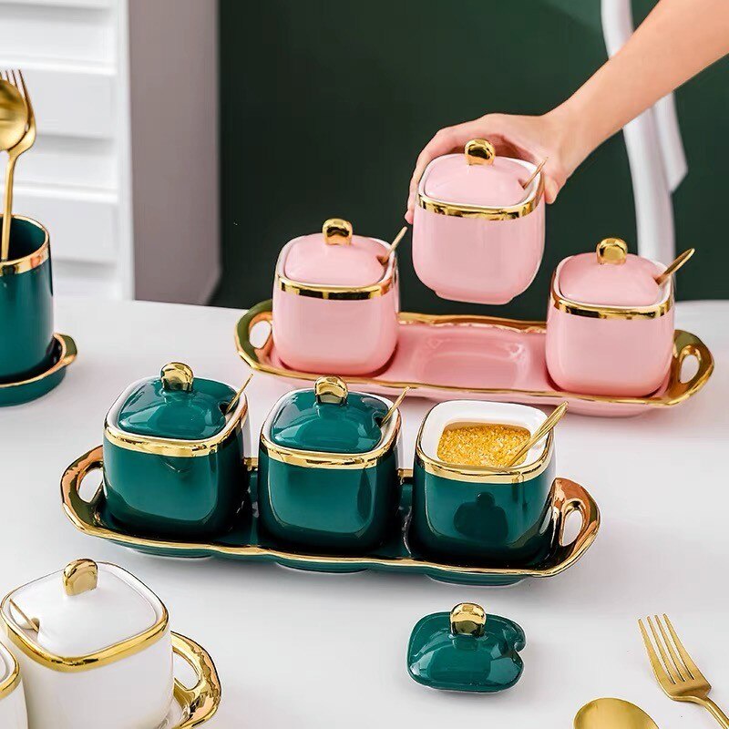 Bộ 3 hũ đựng gia vị bằng sứ viền vàng cao cấp kèm khay và muỗng phong cách Bắc Âu