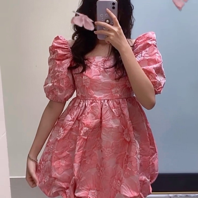 Đầm babydoll gấm hoa tay phồng màu hồng/trắng