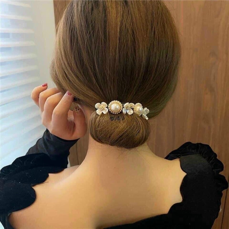Thanh quấn tạo búi tóc tròn đính đá Hàn quốc trẻ trung, sang trọng