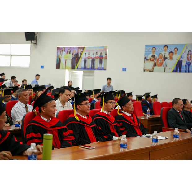 LỄ PHỤC TỐT NGHIỆP ĐẠI HỌC HUTECH