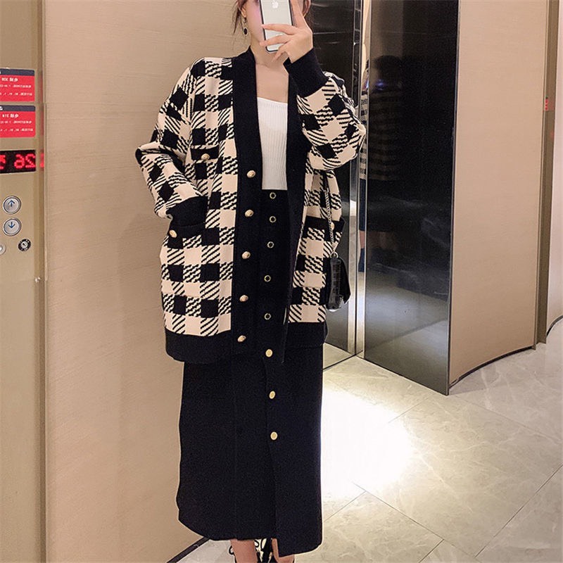 Áo cardigan kẻ caro đen trắng dáng dài trùm mông cực sang chảnh | BigBuy360 - bigbuy360.vn