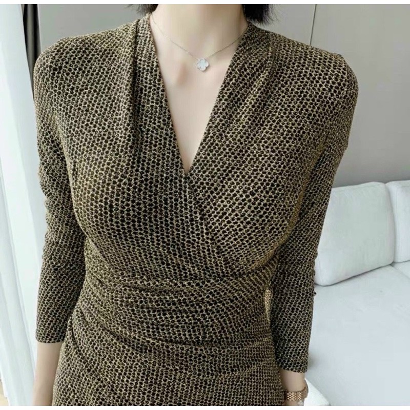 Váy nhũ xoắn eo cổ V | BigBuy360 - bigbuy360.vn