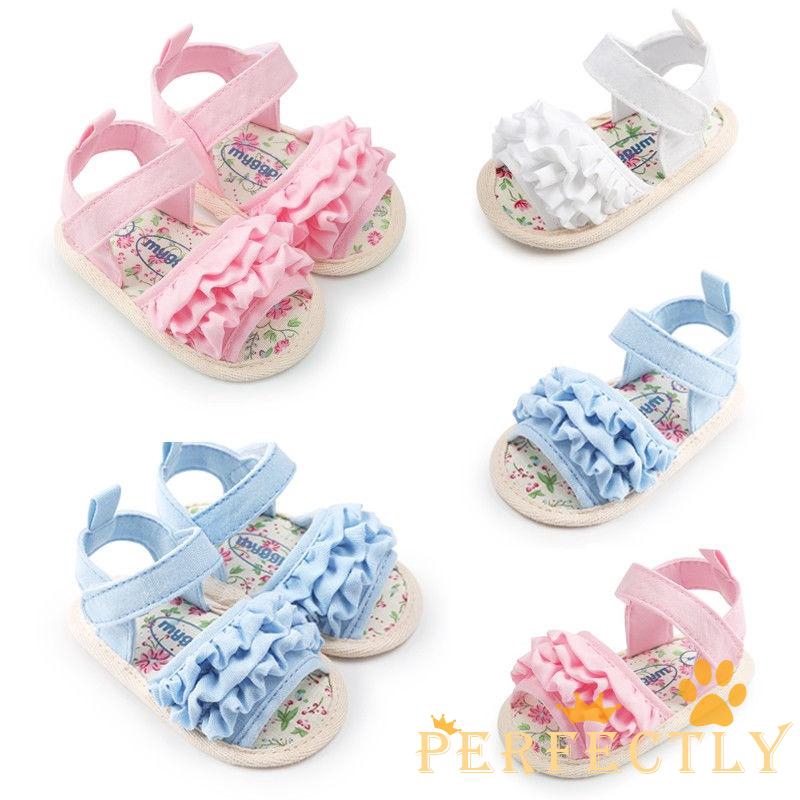 Đôi giày sandals vải xinh xắn dành cho bé gái