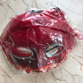 mặt nạ đỏ Halloween