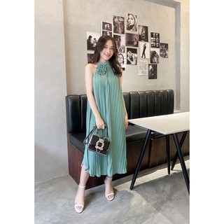 Đầm suông yếm dập ly hở lưng