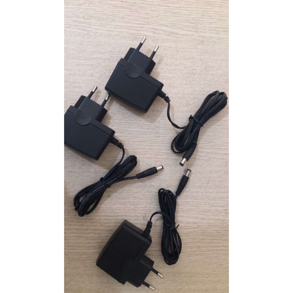 .Adapter TP- Link 9v- 0,6 A.