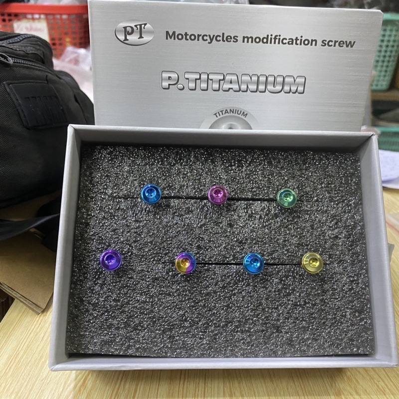 Ốc titan gr5 4li15 dù nhỏ bắt nắp dầu và dàn áo winner sonic