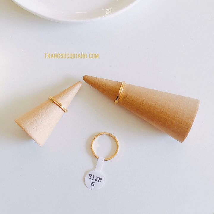 Nhẫn Titan_Nhẫn Cặp_Nhẫn Đeo Ngón Út Kẻ Giữa Màu Vàng