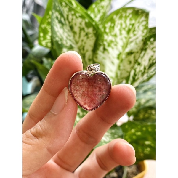 Mặt dây chuyền đá Strawberry Quartz