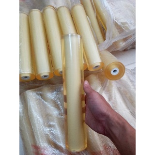 Cuộn nilong màu vàng như hình dài 30cm quấn bụng ủ tê, giảm b.éo, giá 120.000 đồng, sản phẩm không thể thiếu trong spa