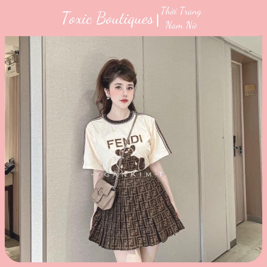 Áo thun nữ tay ngắn Fendi TOXIC mix chân váy xếp ly sang chảnh Freesize chất liệu thun co giãn