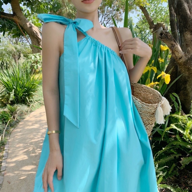 Đầm maxi lệch vai cột nơ màu xanh da trời chất liệu kate