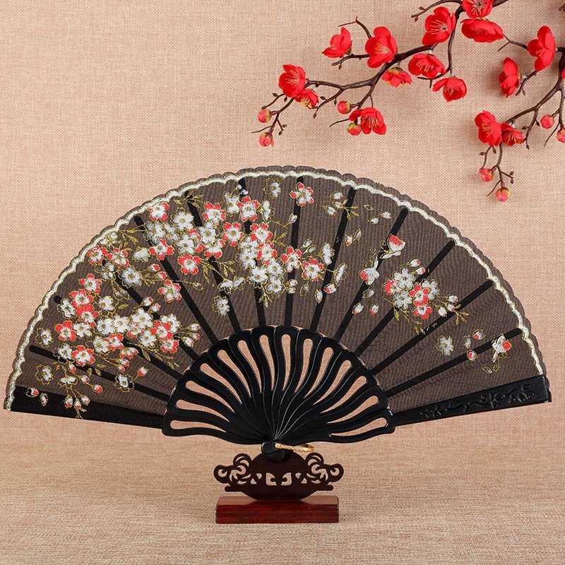 Quạt nhựa HOA ĐÀO BAY TRONG GIÓ màu đen đỏ phong cách cổ trang tập múa