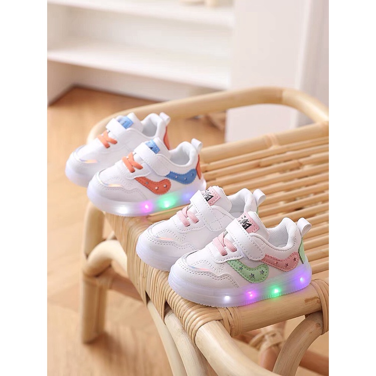 giày thể thao có đèn led cho bé gái màu trắng nhẹ êm chân có đèn led nhấp nháy có quay dán full box X26 ( có ảnh thật )