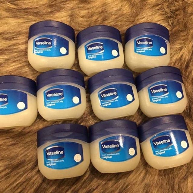 Hũ dưỡng nẻ Vaseline