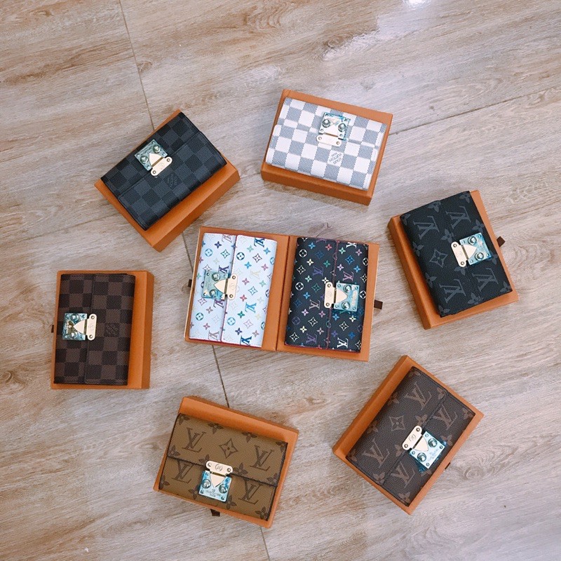 Ví mini hoạ tiết khoá vàng bấm ngang có hộp Rosabeli