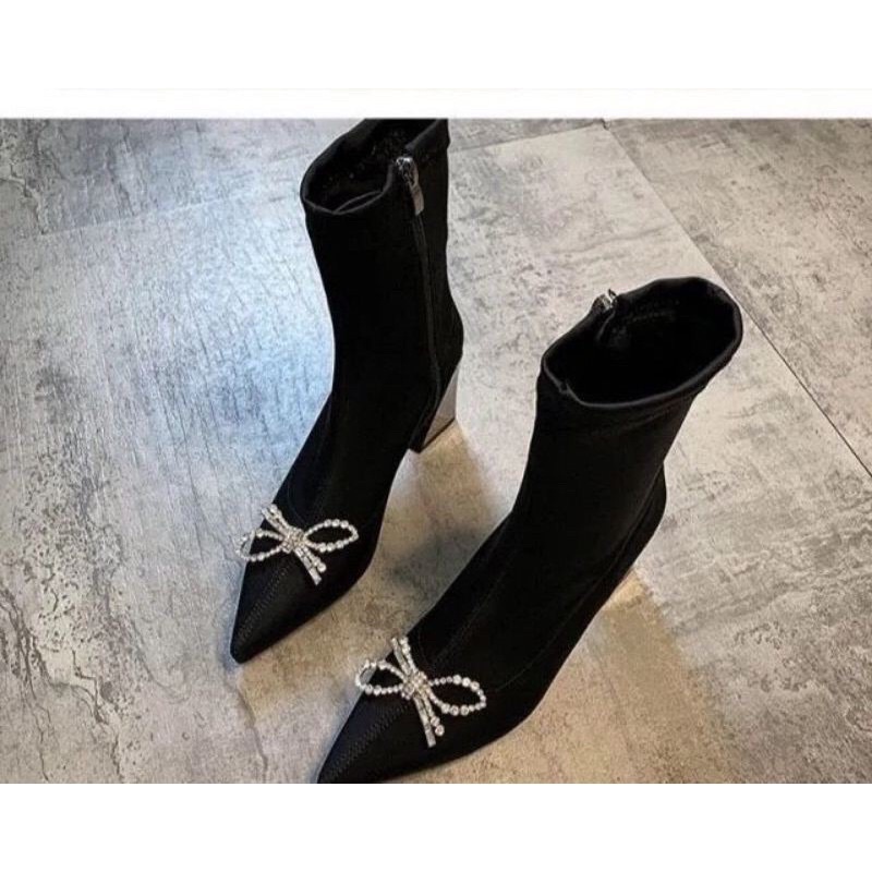 Bốt nữ gót tráng gương có nơ đá