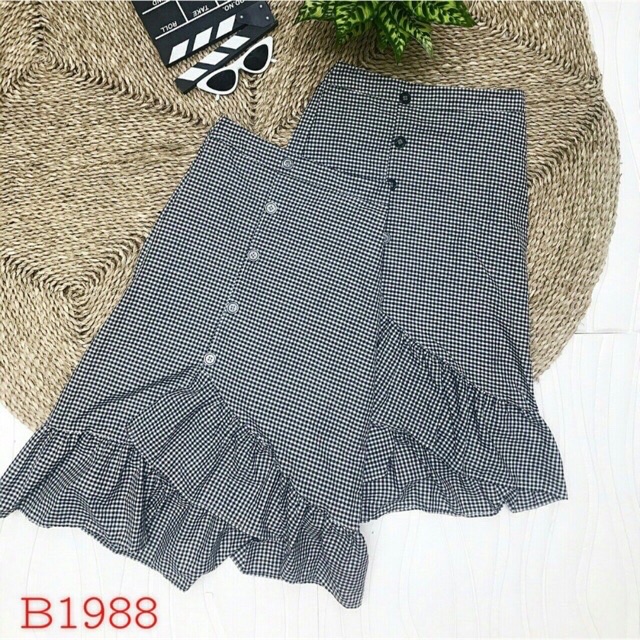 CHÂN VÁY ĐUÔI CÁ CARO PHỐI NÚT / CHÂN VÁY DÀI DÁNG XOÈ | BigBuy360 - bigbuy360.vn
