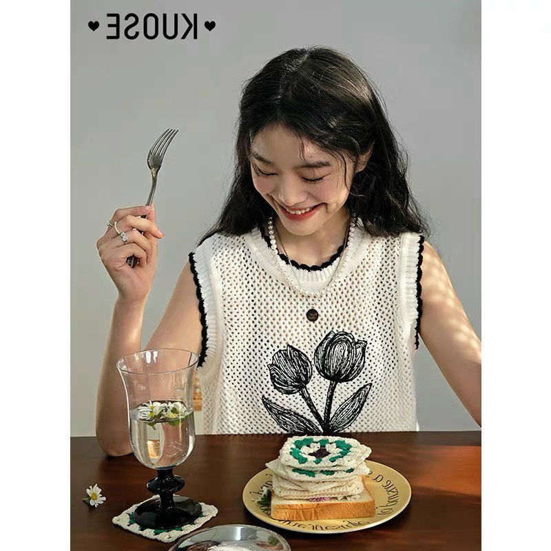 Áo len lưới viền sát nách hoa tulip