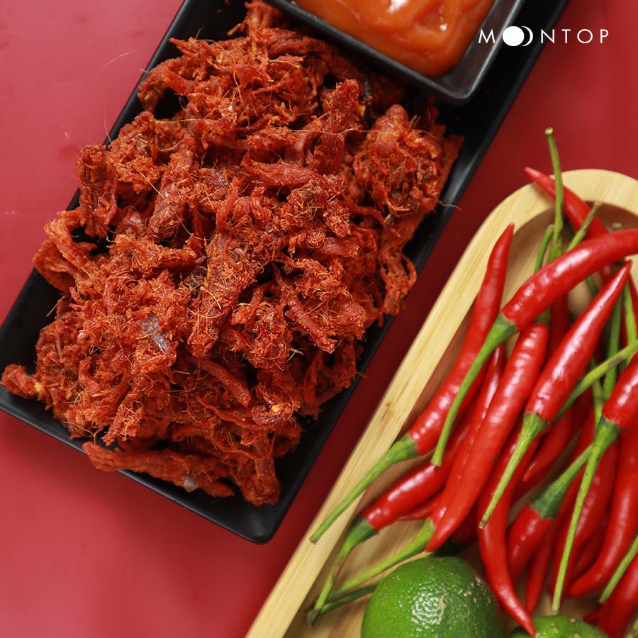 KHÔ BÒ SỢI SẢ ỚT THỢ SĂN (gà giả bò) - Hảo hạng loại 1 - Thịt khô homemade Moontop - Chất từng miếng thịt! | BigBuy360 - bigbuy360.vn