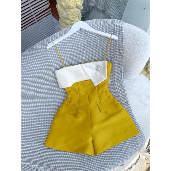 Jumpsuit short 2 dây kèm tag đá