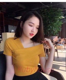 Áo phông lệch vai