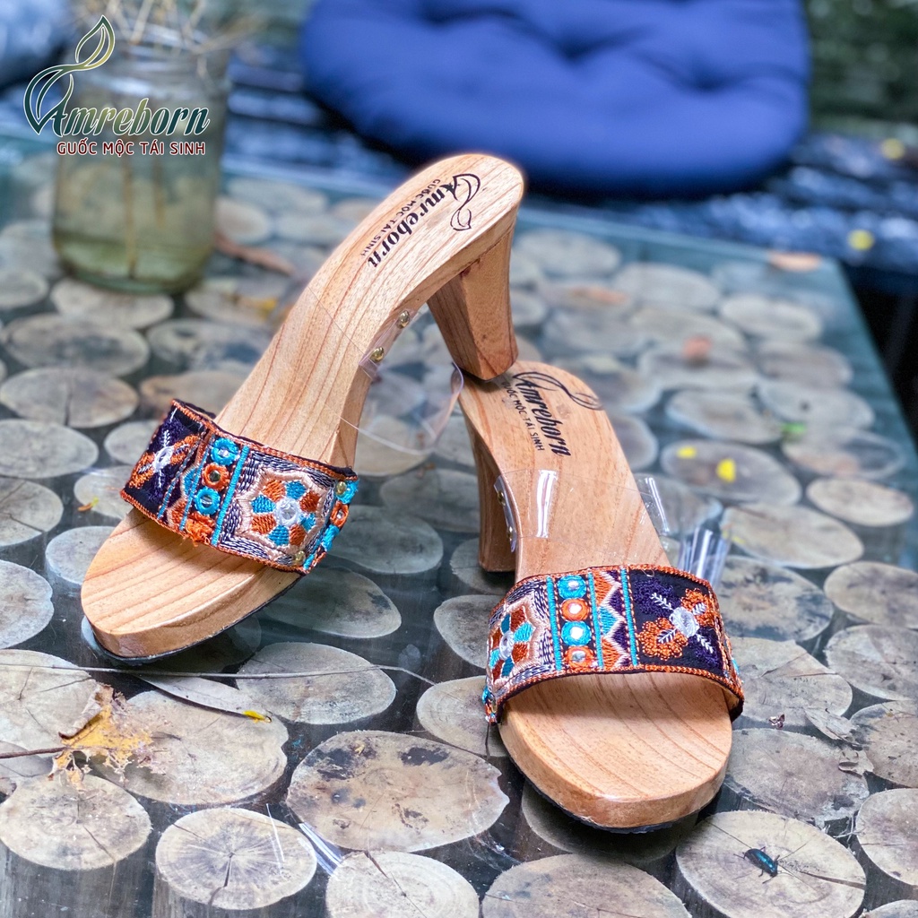 Guốc mộc thổ cẩm H'Mông đính kết thủ công siêu đẹp, guốc mộc cao gót 7cm