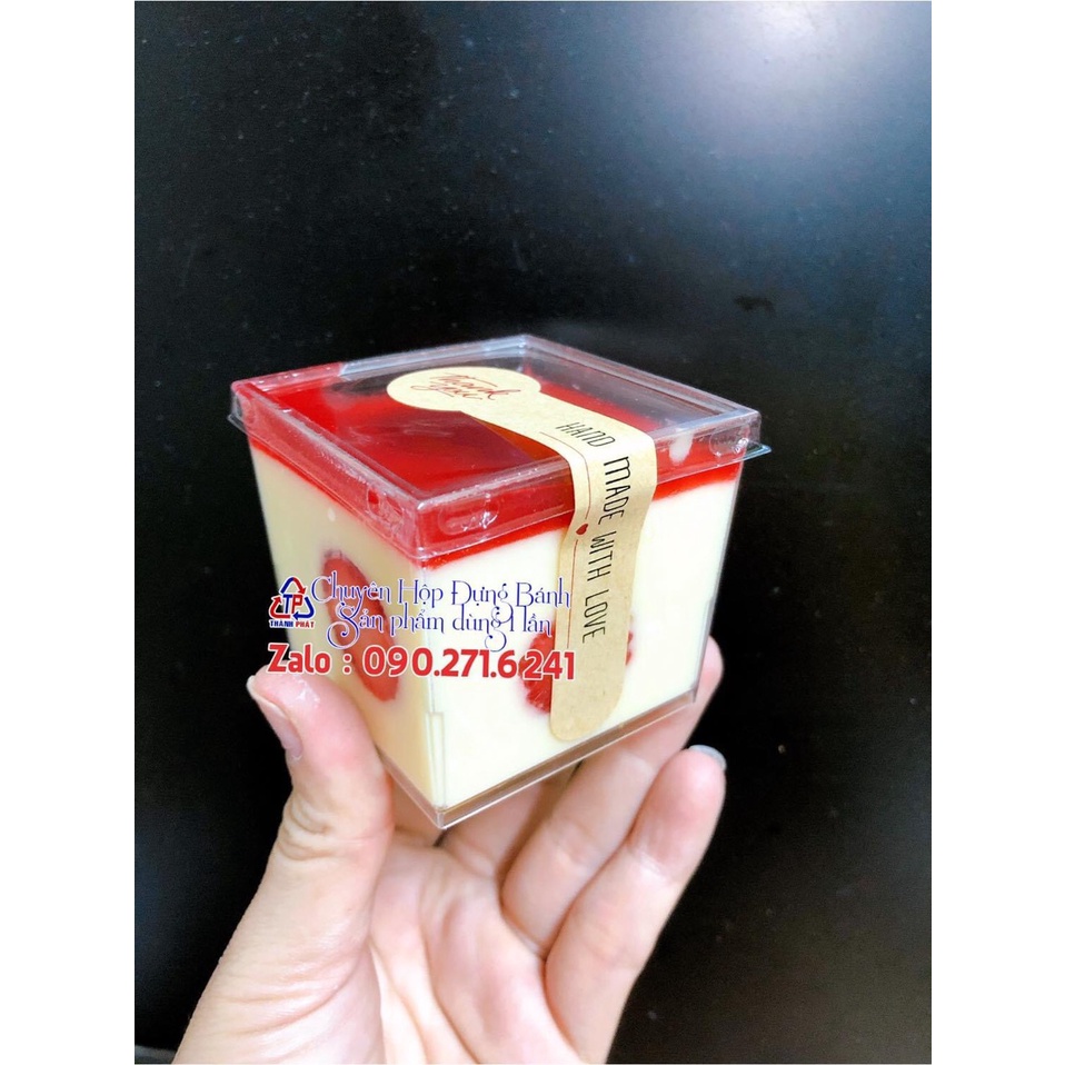 50c Ly tiramisu vuông LC-6055 đựng bánh mix nhiều vị panna cotta , bánh mousse