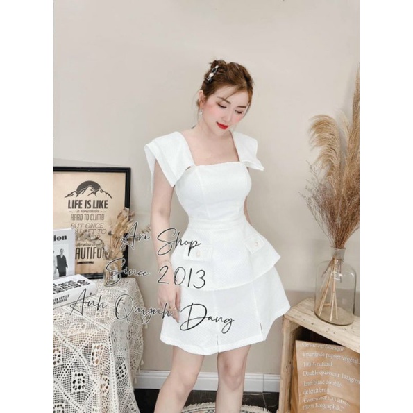 Jump xốp tổ ong  áo peplum cổ vuông.