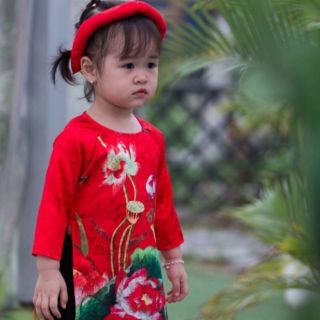 Áo dài  gấm bé gái hoa sen 2022