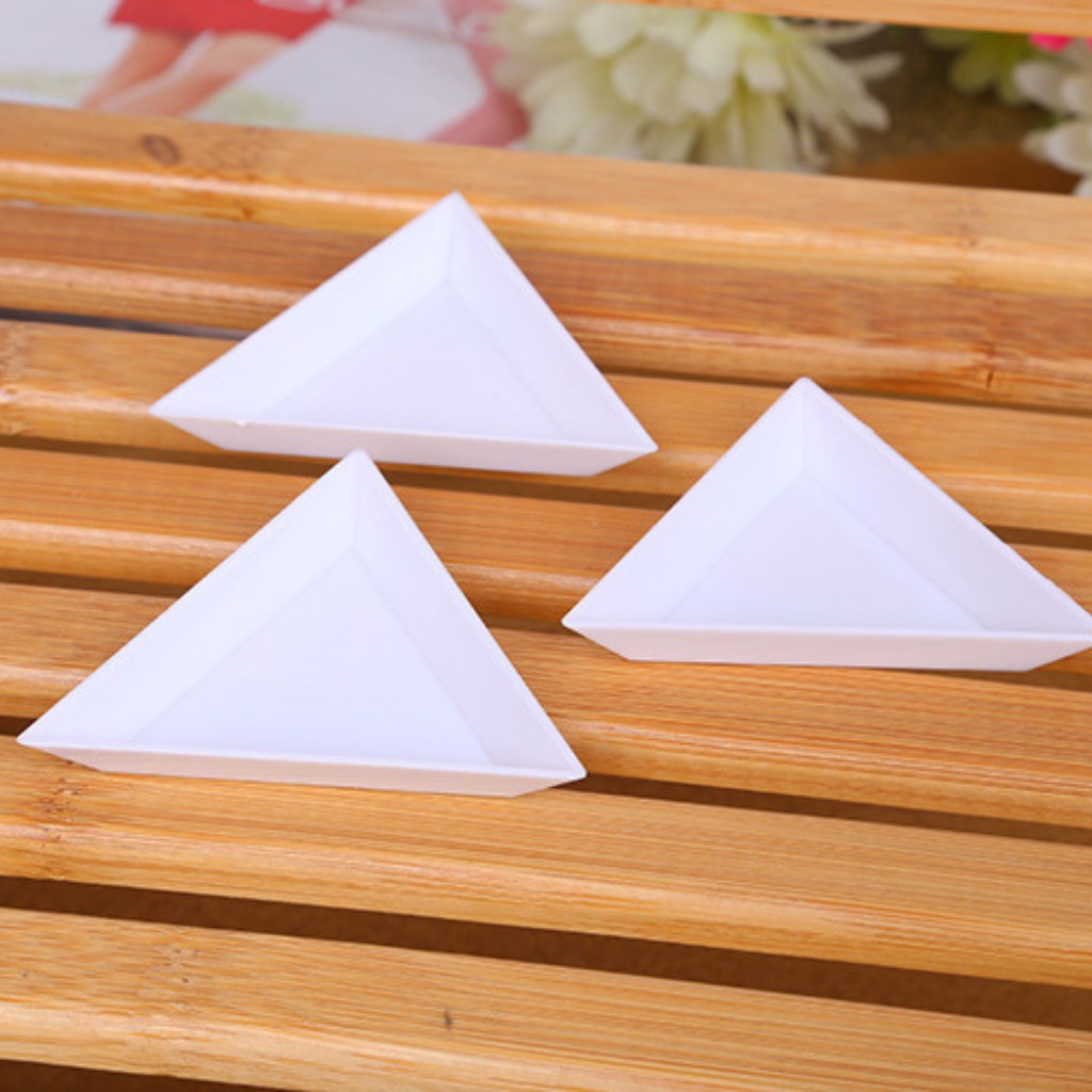Khay nhựa hình tam giác đựng đá , charm