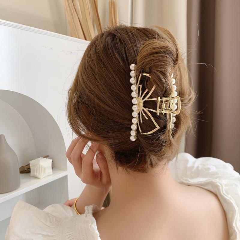 Kẹp tóc càng cua kim loại đính châu trắng hoa và trái tim cực xinh Tiluca K49