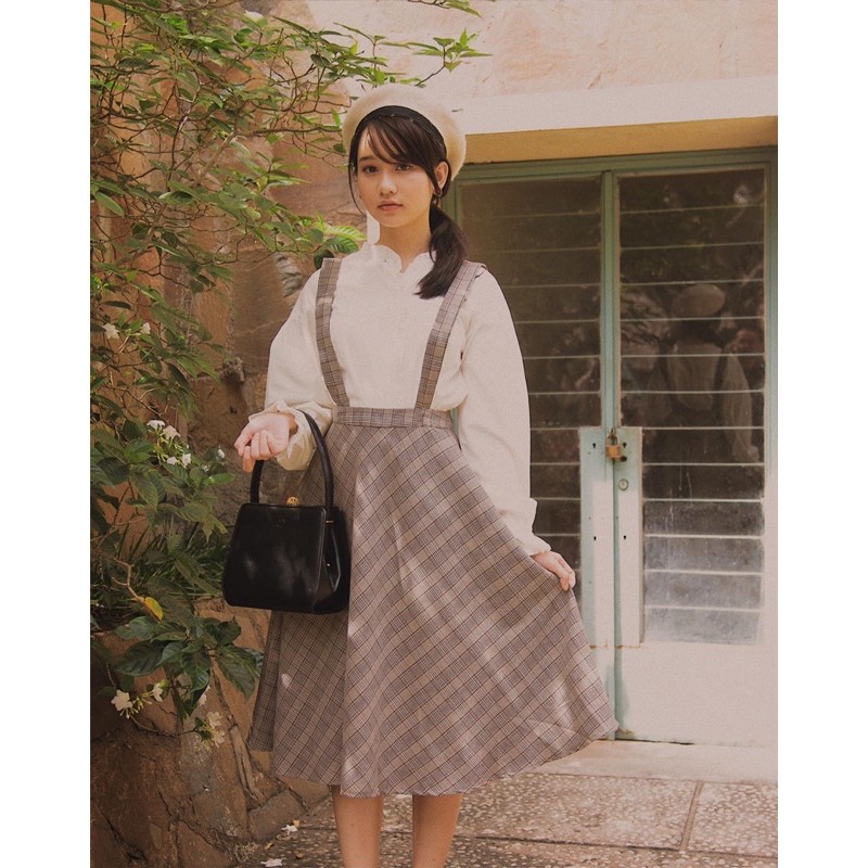 The19club - Chân váy yếm kẻ Madison | BigBuy360 - bigbuy360.vn