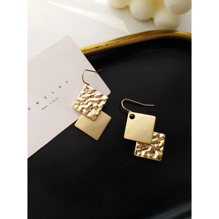 Hoa tai cá tính, hoa tai dễ mix đồ