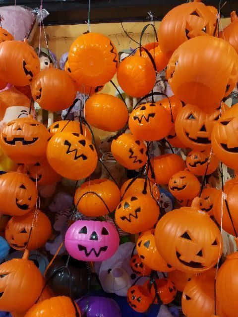 Giỏ bí ngô nhựa, có đèn và không đèn. Halloween