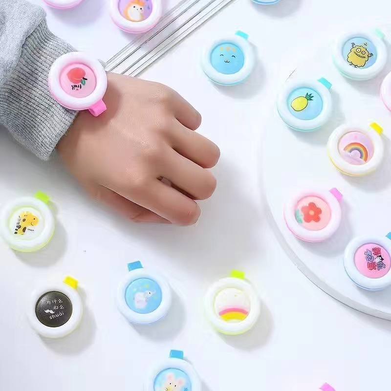 Vòng đeo tay chống mũi tiện dụng cho mẹ và bé
