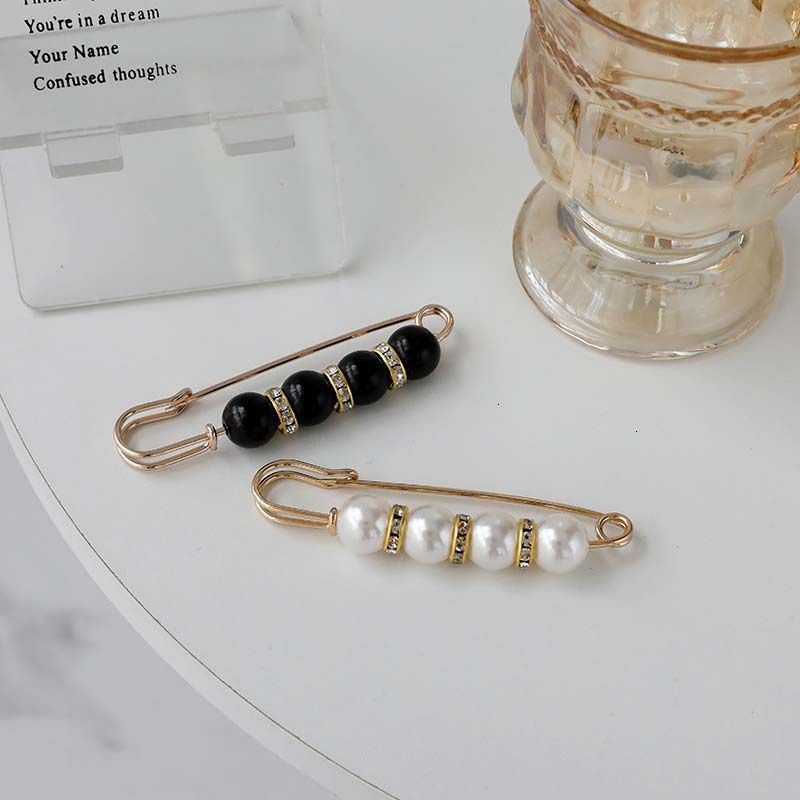 Ghim cài áo đính ngọc trai sang trọng