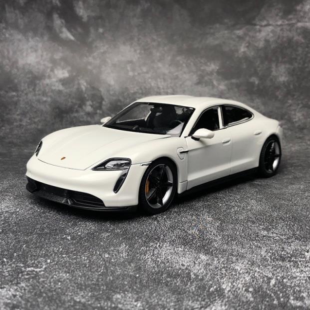 Mô hình xe Porsche Taycan Turbo S 1:24 Welly