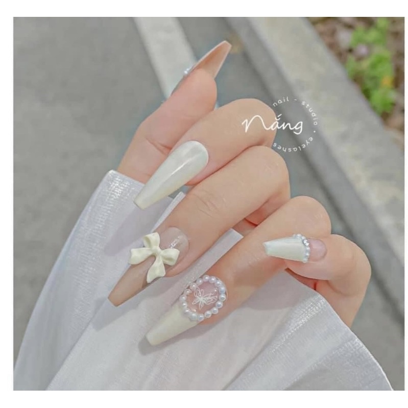 MÓNG ÚP TIỂU THƯ TRẮNG CHARM HẠT TRÂN