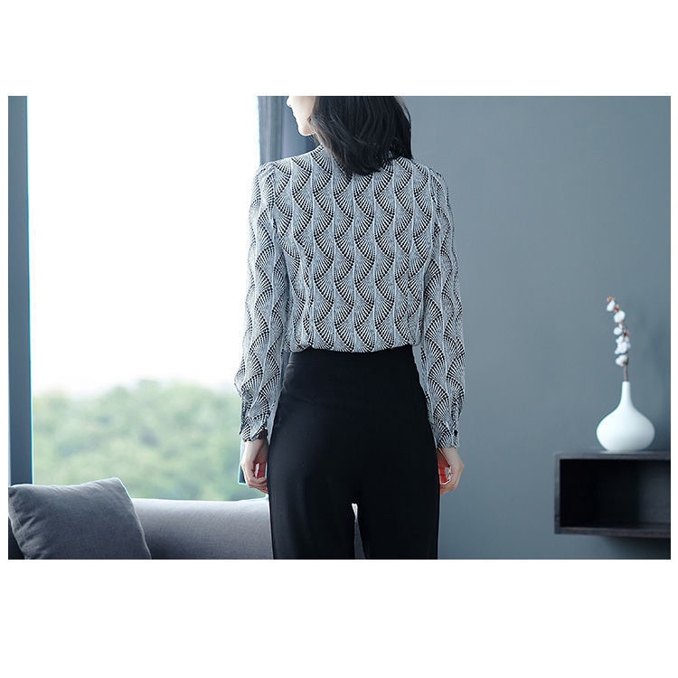 Áo sơ mi voan tay dài dáng rộng in họa tiết thời trang cho nữ trung niên