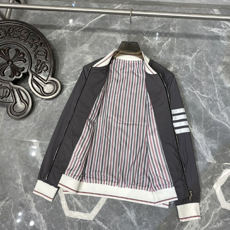 Áo khoác hai lớp nam Thom Browne Mặt sau là họa tiết cá voi cổ điển TB
