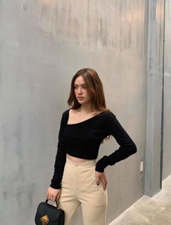Crop top cổ lệch