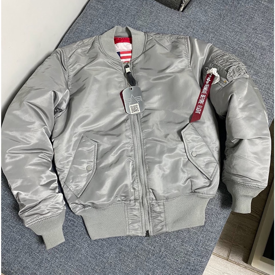 Áo Pilot Ma-1 chính hãng Alpha industries phiên bản cờ Mỹ in lời thề 12 ngôn ngữ - màu Bạch Kim