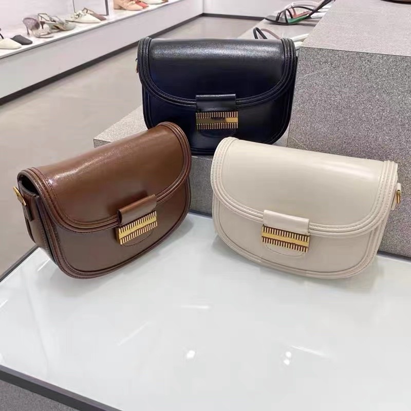Túi Chữ C khuyết dày dáng mới size 22 chất đẹp
