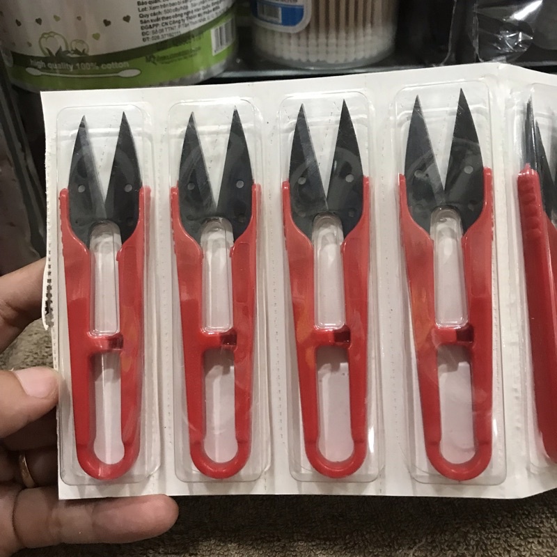 1 Cây Kéo Bấm Chỉ Đỏ,Đen và Inox