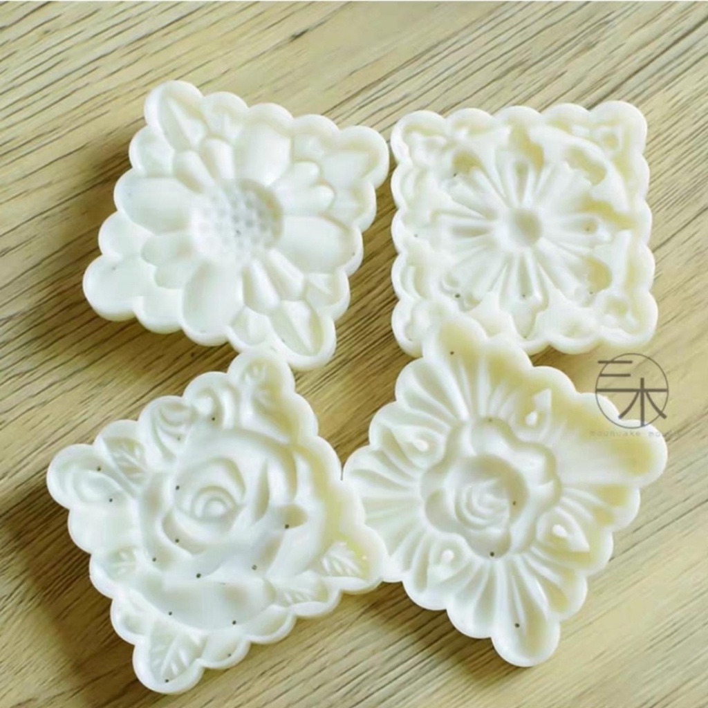 Khuôn trung thu vuông lò xo (150gr) kèm 4 mặt khuôn